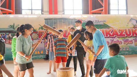 Hơn 50.000 khách đến Huế tham quan Đại Nội, chùa Từ Hiếu dịp Tết Nhâm Dần - Ảnh 5. Hơn 50.000 khách đến Huế tham quan Đại Nội, chùa Từ Hiếu dịp Tết Nhâm Dần - Ảnh 5.