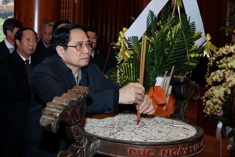 Thủ tướng Phạm Minh Chính dâng hương tưởng niệm Chủ tịch Hồ Chí Minh - Ảnh 1. Thủ tướng Phạm Minh Chính dâng hương tưởng niệm Chủ tịch Hồ Chí Minh - Ảnh 1.