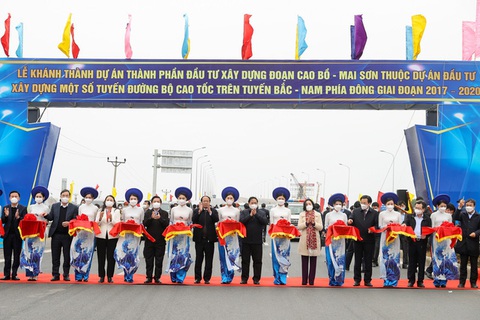 Quyết tâm xây dựng 5.000km cao tốc, Thủ tướng chỉ ra kinh nghiệm cần làm - Ảnh 1. Quyết tâm xây dựng 5.000km cao tốc, Thủ tướng chỉ ra kinh nghiệm cần làm - Ảnh 1.