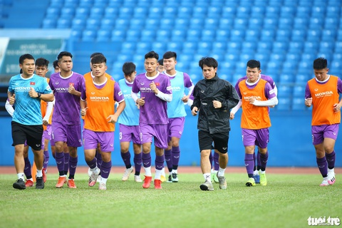 U23 Việt Nam làm quen thời tiết nắng nóng tại Bình Dương - Ảnh 2. U23 Việt Nam làm quen thời tiết nắng nóng tại Bình Dương - Ảnh 2.