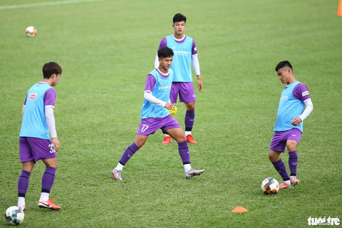 U23 Việt Nam làm quen thời tiết nắng nóng tại Bình Dương - Ảnh 8. U23 Việt Nam làm quen thời tiết nắng nóng tại Bình Dương - Ảnh 8.