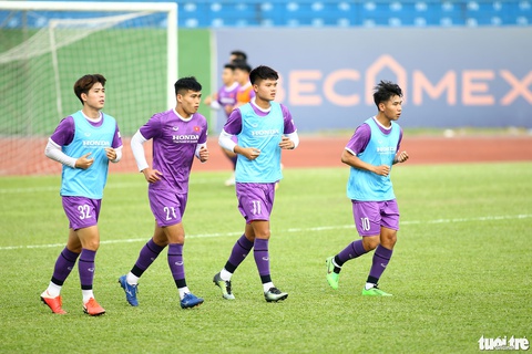 U23 Việt Nam làm quen thời tiết nắng nóng tại Bình Dương - Ảnh 5. U23 Việt Nam làm quen thời tiết nắng nóng tại Bình Dương - Ảnh 5.