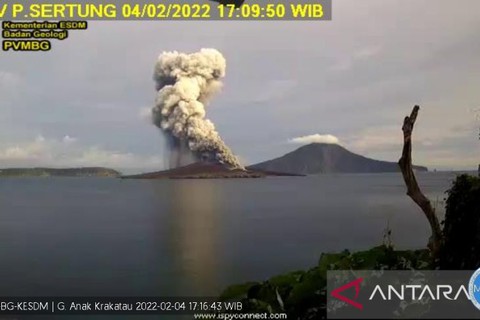 Núi lửa ở Indonesia phun cột tro bụi cao 1.500m, phun 9 lần một ngày - Ảnh 1. Núi lửa ở Indonesia phun cột tro bụi cao 1.500m, phun 9 lần một ngày - Ảnh 1.