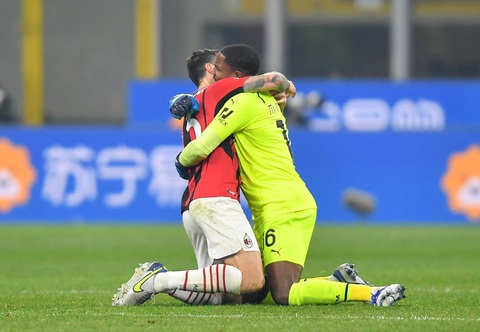 Olivier Giroud lập cú đúp giúp AC Milan ngược dòng đánh bại Inter Milan - Ảnh 3. Olivier Giroud lập cú đúp giúp AC Milan ngược dòng đánh bại Inter Milan - Ảnh 3.