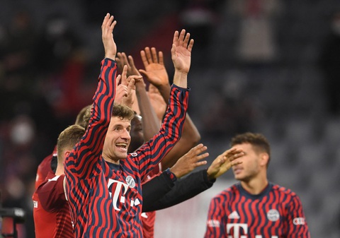 Lewandowski ghi bàn thắng thứ 35 mùa này giúp Bayern Munich giành 3 điểm - Ảnh 3. Lewandowski ghi bàn thắng thứ 35 mùa này giúp Bayern Munich giành 3 điểm - Ảnh 3.