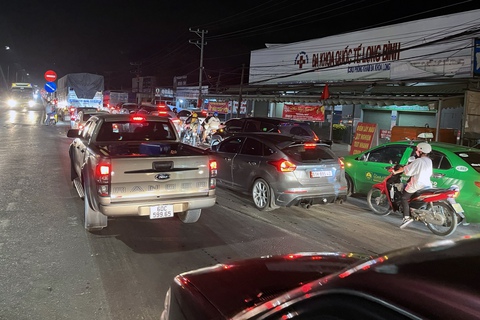Cao tốc TP.HCM - Long Thành - Dầu Giây đã thông thoáng, quốc lộ 1 qua Đồng Nai ùn ứ hàng cây số - Ảnh 2. Cao tốc TP.HCM - Long Thành - Dầu Giây đã thông thoáng, quốc lộ 1 qua Đồng Nai ùn ứ hàng cây số - Ảnh 2.