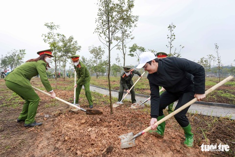 Chủ tịch nước đánh trống phát động Tết trồng cây xuân Nhâm Dần - Ảnh 5. Chủ tịch nước đánh trống phát động Tết trồng cây xuân Nhâm Dần - Ảnh 5.