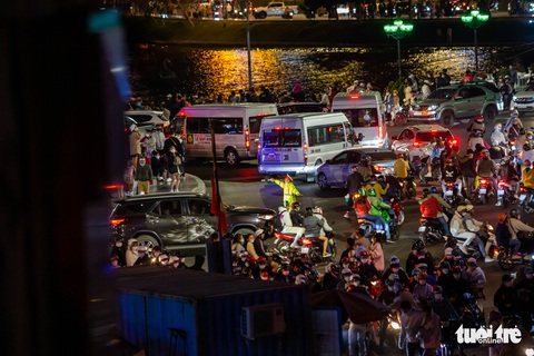 Ồ ạt khách du xuân, Đà Lạt trở thành biển người - Ảnh 7. Ồ ạt khách du xuân, Đà Lạt trở thành biển người - Ảnh 7.