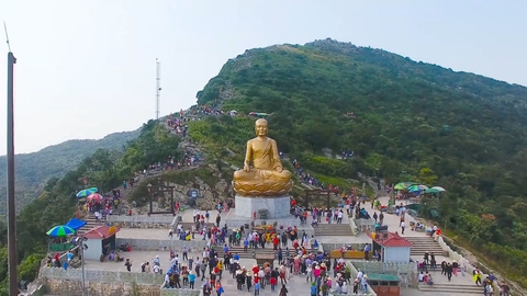 Du khách đến Yên Tử gần bằng thời kỳ chưa COVID-19 - Ảnh 1. Du khách đến Yên Tử gần bằng thời kỳ chưa COVID-19 - Ảnh 1.