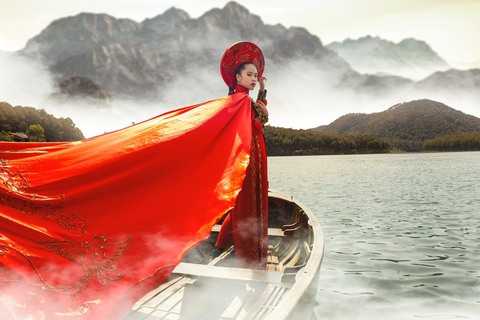 Phương Hồ quảng bá văn hóa, cảnh sắc Việt Nam ra quốc tế qua trang phục dân tộc - Ảnh 17. Phương Hồ quảng bá văn hóa, cảnh sắc Việt Nam ra quốc tế qua trang phục dân tộc - Ảnh 17.