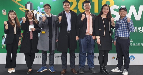Kết nối du học sinh, cưu mang đồng bào: Nỗ lực tối đa vì hai chữ Việt Nam - Ảnh 1. Kết nối du học sinh, cưu mang đồng bào: Nỗ lực tối đa vì hai chữ Việt Nam - Ảnh 1.