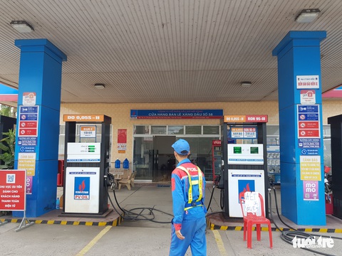 Nhiều cửa hàng xăng dầu ở miền Tây đóng cửa, nói vì... lỗ vốn, hết xăng - Ảnh 3. Nhiều cửa hàng xăng dầu ở miền Tây đóng cửa, nói vì... lỗ vốn, hết xăng - Ảnh 3.