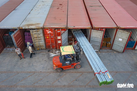 Cảng hoạt động công suất tối đa trong những ngày đầu năm mới - Ảnh 1. Cảng hoạt động công suất tối đa trong những ngày đầu năm mới - Ảnh 1.