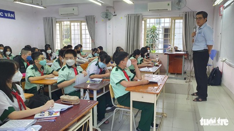 TP.HCM: Hơn 600.000 học sinh từ lớp 7 đến lớp 12 trở lại trường sau kỳ nghỉ Tết - Ảnh 3. TP.HCM: Hơn 600.000 học sinh từ lớp 7 đến lớp 12 trở lại trường sau kỳ nghỉ Tết - Ảnh 3.