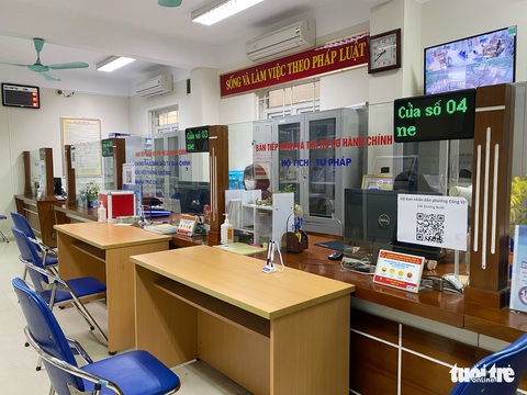 Hà Nội ngày đầu trở lại làm việc sau nghỉ Tết: Thưa vắng người dân đến làm thủ tục - Ảnh 2. Hà Nội ngày đầu trở lại làm việc sau nghỉ Tết: Thưa vắng người dân đến làm thủ tục - Ảnh 2.