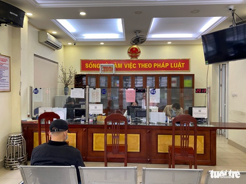 Hà Nội ngày đầu trở lại làm việc sau nghỉ Tết: Thưa vắng người dân đến làm thủ tục - Ảnh 3. Hà Nội ngày đầu trở lại làm việc sau nghỉ Tết: Thưa vắng người dân đến làm thủ tục - Ảnh 3.