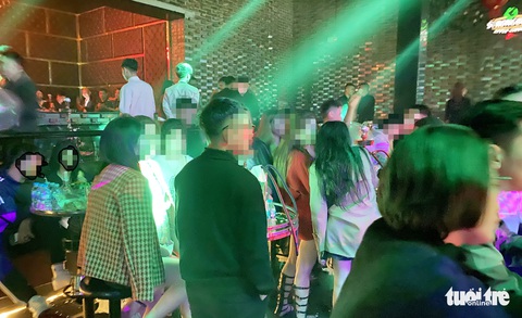 Nghệ An: Nhiều quán bar, pub, karaoke mở lại dưới tên nhà hàng - Ảnh 1. Nghệ An: Nhiều quán bar, pub, karaoke mở lại dưới tên nhà hàng - Ảnh 1.