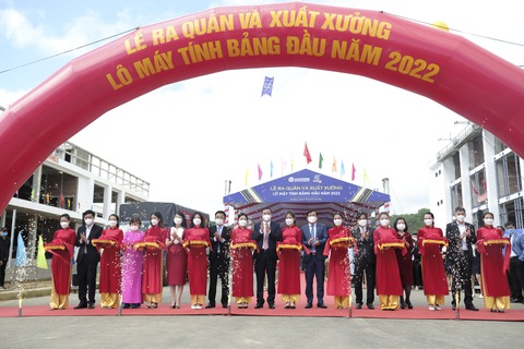 Xuất xưởng lô máy tính bảng ‘Make in Việt Nam’ đầu tiên tại miền Trung - Ảnh 1. Xuất xưởng lô máy tính bảng ‘Make in Việt Nam’ đầu tiên tại miền Trung - Ảnh 1.
