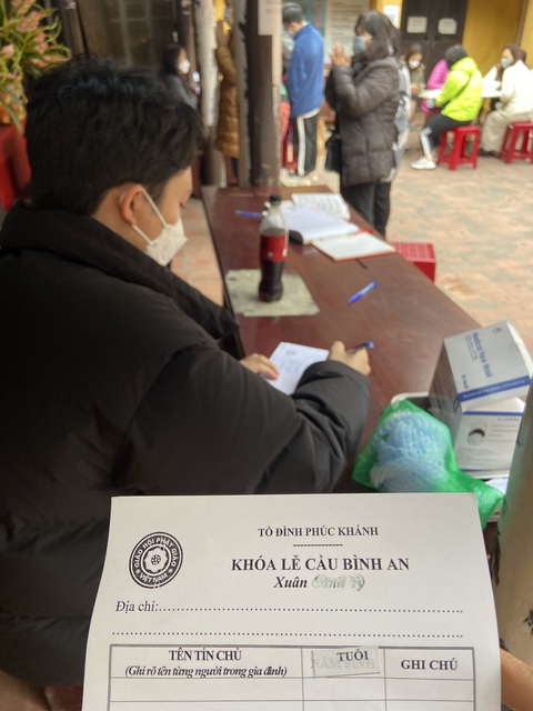 Đông đảo người dân thủ đô đi đăng ký cầu an, giải hạn - Ảnh 2. Đông đảo người dân thủ đô đi đăng ký cầu an, giải hạn - Ảnh 2.