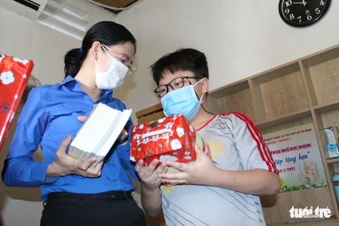 Báo Tuổi Trẻ giành 10 giải thưởng Tình người nơi tuyến đầu phòng, chống dịch COVID-19 - Ảnh 1. Báo Tuổi Trẻ giành 10 giải thưởng Tình người nơi tuyến đầu phòng, chống dịch COVID-19 - Ảnh 1.