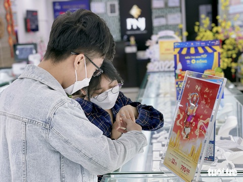 Giới trẻ săn tượng, trang sức hình hổ nhân ‘combo’ ngày Thần tài và lễ Tình nhân - Ảnh 6. Giới trẻ săn tượng, trang sức hình hổ nhân ‘combo’ ngày Thần tài và lễ Tình nhân - Ảnh 6.
