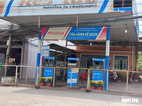 Nhiều cửa hàng xăng dầu miền Tây tiếp tục đóng cửa, hết xăng hoặc bán… nhỏ giọt - Ảnh 1. Nhiều cửa hàng xăng dầu miền Tây tiếp tục đóng cửa, hết xăng hoặc bán… nhỏ giọt - Ảnh 1.