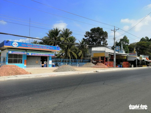 Nhiều cửa hàng xăng dầu miền Tây tiếp tục đóng cửa, hết xăng hoặc bán… nhỏ giọt - Ảnh 2. Nhiều cửa hàng xăng dầu miền Tây tiếp tục đóng cửa, hết xăng hoặc bán… nhỏ giọt - Ảnh 2.
