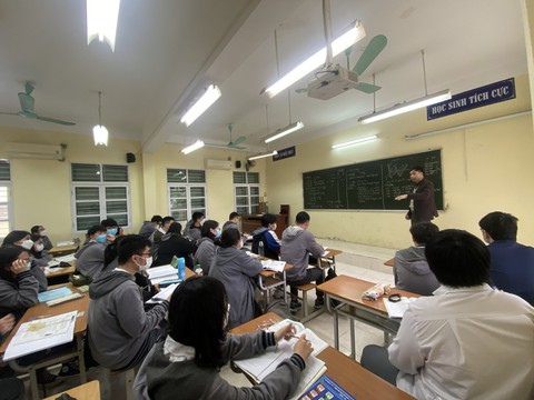 Tránh gây áp lực, quá tải khi học sinh trở lại trường học trực tiếp - Ảnh 1. Tránh gây áp lực, quá tải khi học sinh trở lại trường học trực tiếp - Ảnh 1.