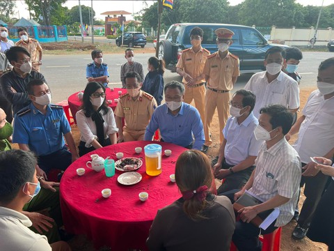 Thủ tướng yêu cầu làm rõ nguyên nhân vụ xe chở sắn lao xuống vực làm 6 người chết - Ảnh 2. Thủ tướng yêu cầu làm rõ nguyên nhân vụ xe chở sắn lao xuống vực làm 6 người chết - Ảnh 2.