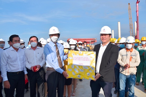 Vượt khó thi công, Cảng Cà Ná tại Ninh Thuận sắp vận hành - Ảnh 2. Vượt khó thi công, Cảng Cà Ná tại Ninh Thuận sắp vận hành - Ảnh 2.