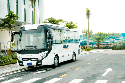 Một trường đại học ở TP.HCM tổ chức xe buýt nhanh đưa đón sinh viên - Ảnh 1. Một trường đại học ở TP.HCM tổ chức xe buýt nhanh đưa đón sinh viên - Ảnh 1.