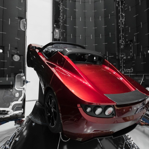 Chiếc xe Tesla được phóng lên vũ trụ 4 năm trước giờ ra sao? - Ảnh 3. Chiếc xe Tesla được phóng lên vũ trụ 4 năm trước giờ ra sao? - Ảnh 3.