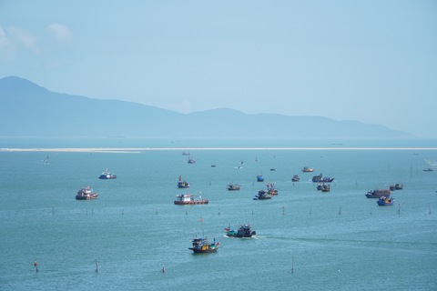 Sau vụ lật canô ở biển Cửa Đại: Hiểm họa từ những cồn cát - Ảnh 1. Sau vụ lật canô ở biển Cửa Đại: Hiểm họa từ những cồn cát - Ảnh 1.
