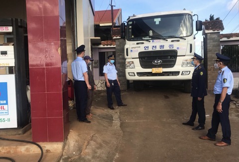 Đã trình phương án giảm thuế xăng dầu - Ảnh 1. Đã trình phương án giảm thuế xăng dầu - Ảnh 1.