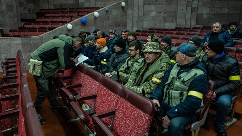 Kiev những ngày khói lửa trong ống kính nhiếp ảnh gia Mỹ - Ảnh 4. Kiev những ngày khói lửa trong ống kính nhiếp ảnh gia Mỹ - Ảnh 4.