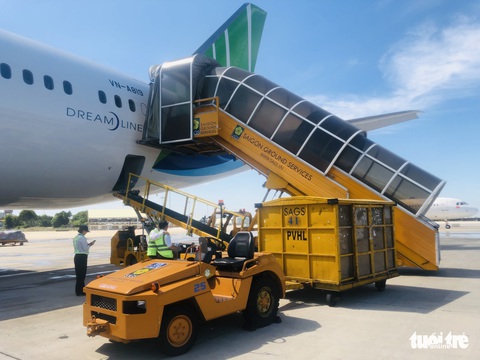 Hàng không lại đua nhau tuyển tiếp viên, phi công - Ảnh 1. Hàng không lại đua nhau tuyển tiếp viên, phi công - Ảnh 1.