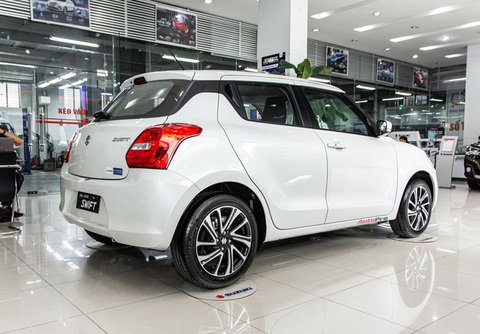 Suzuki Swift dọn kho, giảm giá mạnh còn 505 triệu đồng - Ảnh 3. Suzuki Swift dọn kho, giảm giá mạnh còn 505 triệu đồng - Ảnh 3.