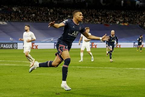Benzema lập hat-trick, Real loại PSG khỏi Champions League - Ảnh 3. Benzema lập hat-trick, Real loại PSG khỏi Champions League - Ảnh 3.