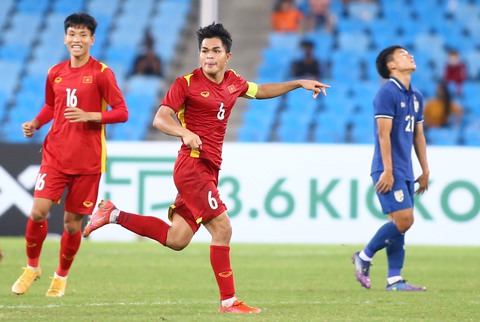 Dụng Quang Nho cần được thử nghiệm ở tuyến giữa U23 Việt Nam - Ảnh 2. Dụng Quang Nho cần được thử nghiệm ở tuyến giữa U23 Việt Nam - Ảnh 2.