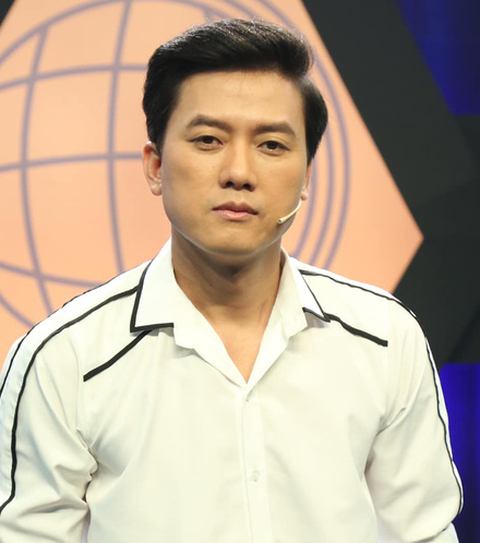 Isaac hỗ trợ gia đình chuẩn bị tang lễ cho đạo diễn Vũ Ngọc Phượng - Ảnh 2. Isaac hỗ trợ gia đình chuẩn bị tang lễ cho đạo diễn Vũ Ngọc Phượng - Ảnh 2.
