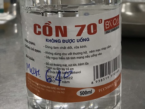 Cửa hàng thuốc không được bán sản phẩm chứa methanol gây nhầm lẫn với cồn sát trùng - Ảnh 1. Cửa hàng thuốc không được bán sản phẩm chứa methanol gây nhầm lẫn với cồn sát trùng - Ảnh 1.