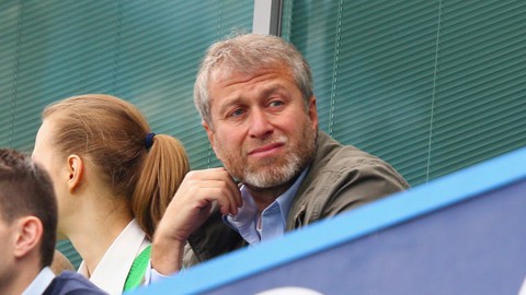 Tỉ phú Abramovich bị phong tỏa, Chelsea khốn đốn - Ảnh 1. Tỉ phú Abramovich bị phong tỏa, Chelsea khốn đốn - Ảnh 1.