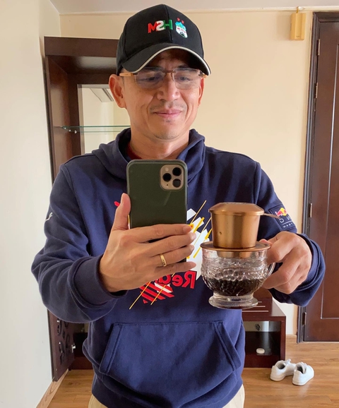 HLV Kiatisak kịp trở lại vòng 4 V-League 2022 - Ảnh 1. HLV Kiatisak kịp trở lại vòng 4 V-League 2022 - Ảnh 1.