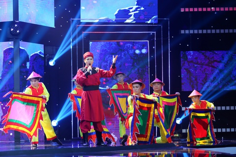 Ca sĩ Tấn Đạt đăng quang Người kể chuyện tình mùa 5 - Ảnh 2. Ca sĩ Tấn Đạt đăng quang Người kể chuyện tình mùa 5 - Ảnh 2.