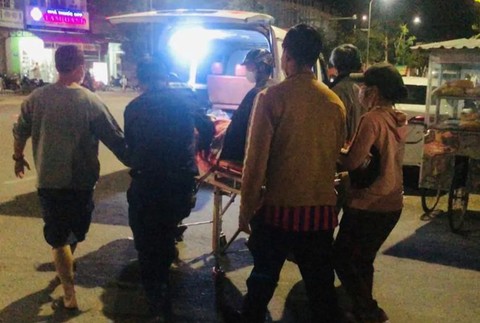 Xe cứu thương không được vào Bệnh viện Quảng Ngãi chở người chuyển viện? - Ảnh 1. Xe cứu thương không được vào Bệnh viện Quảng Ngãi chở người chuyển viện? - Ảnh 1.