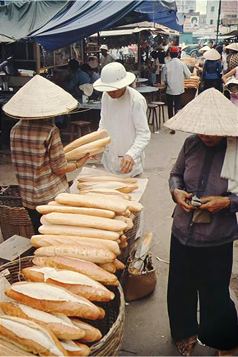 Bánh mì Việt ký sự - Kỳ 5: Ổ bánh mì ngon chảy nước miếng thời đói - Ảnh 3. Bánh mì Việt ký sự - Kỳ 5: Ổ bánh mì ngon chảy nước miếng thời đói - Ảnh 3.