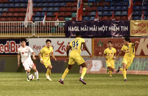 Công Phượng lập cú đúp nhưng HAGL vẫn chưa biết thắng tại V-League 2022 - Ảnh 2. Công Phượng lập cú đúp nhưng HAGL vẫn chưa biết thắng tại V-League 2022 - Ảnh 2.