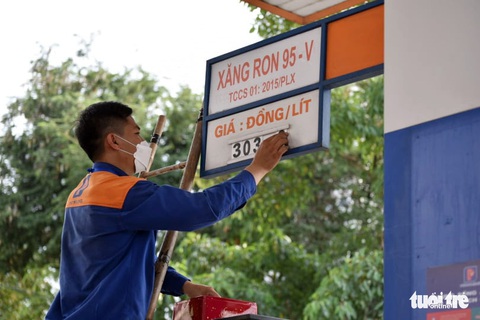 Giá xăng dầu tăng kỷ lục, lên sát 30.000 đồng/lít - Ảnh 1. Giá xăng dầu tăng kỷ lục, lên sát 30.000 đồng/lít - Ảnh 1.