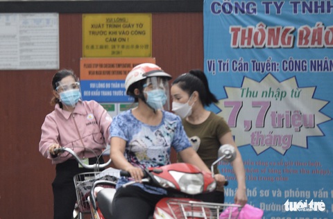 Doanh nghiệp chật vật tìm nhân công - Ảnh 1. Doanh nghiệp chật vật tìm nhân công - Ảnh 1.
