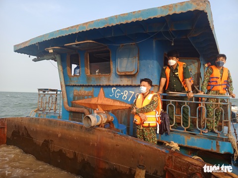 Tàu đăng ký chở hàng khô nhưng lắp vòi hút cát biển - Ảnh 2. Tàu đăng ký chở hàng khô nhưng lắp vòi hút cát biển - Ảnh 2.